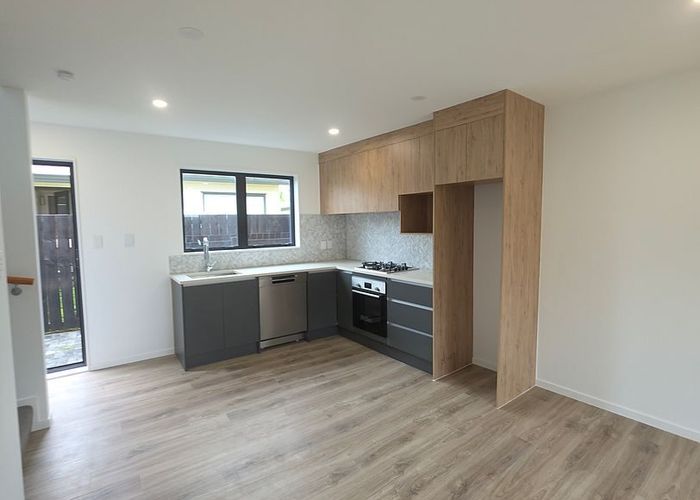  at 12/21 Tennessee Avenue, Mangere East, Manukau City, Auckland