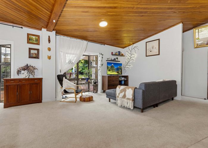  at 2/84 West Coast Road, Glen Eden, Waitakere City, Auckland