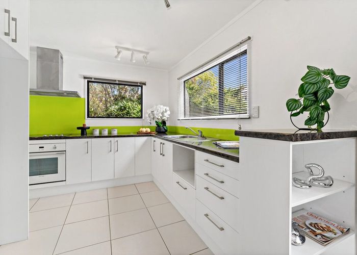  at 2/298 Glenfield Road, Glenfield, North Shore City, Auckland