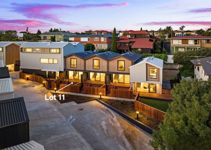  at 11/98-100 Walker Road, Point Chevalier, Auckland City, Auckland