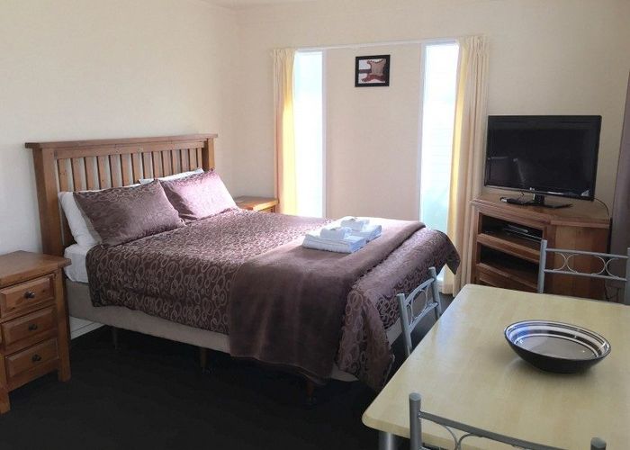  at 8/869 Beach Road, Torbay, North Shore City, Auckland