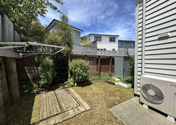  at 8/20 Glanmire Road, Newlands, Wellington