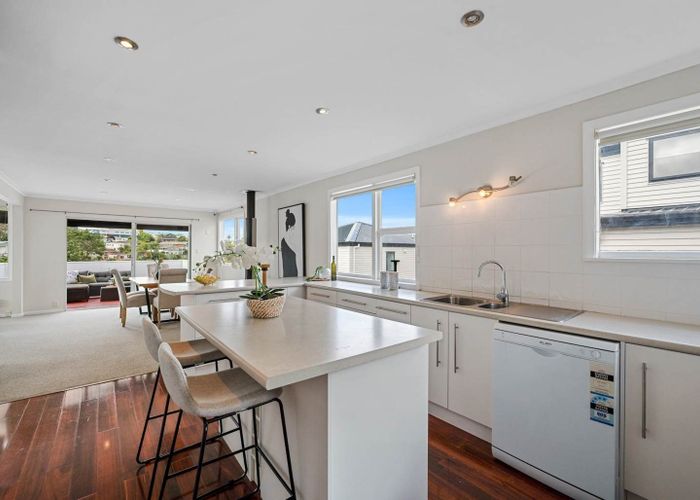  at 1/52 Beulah Avenue, Rothesay Bay, North Shore City, Auckland