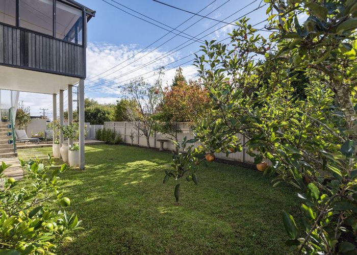  at 1/33 Eversleigh Road, Belmont, Auckland
