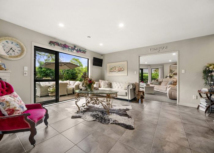  at 9 Langana Avenue, Browns Bay, North Shore City, Auckland