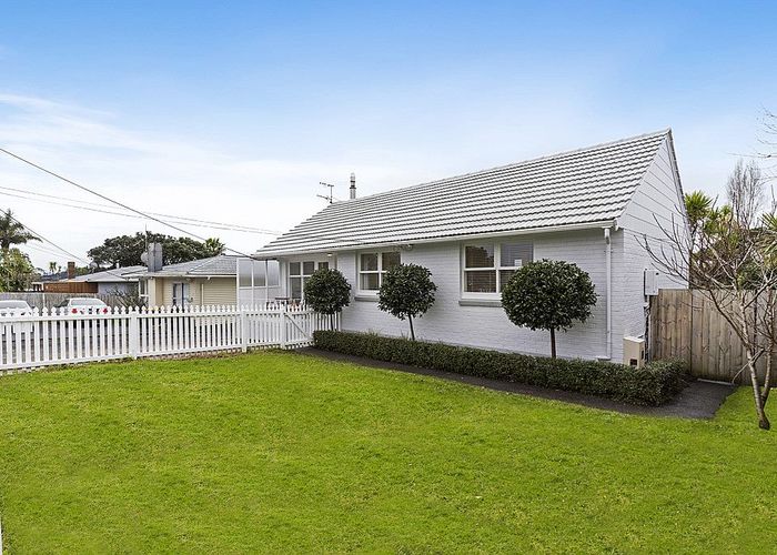  at 1/43 Aeroview Drive, Beach Haven, Auckland