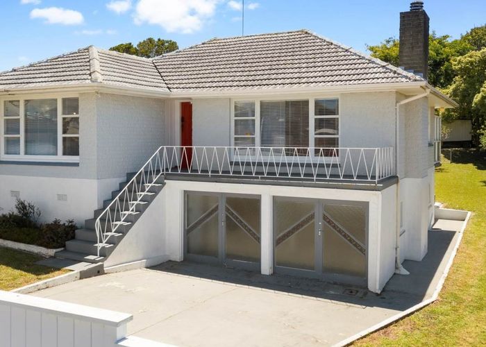  at 4 Dickey Street, New Windsor, Auckland