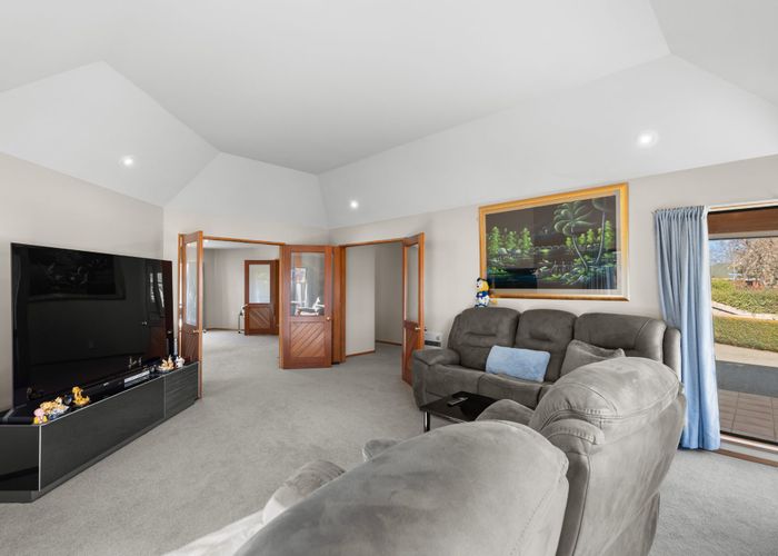  at 8 Claverley Gardens, Avonhead, Christchurch