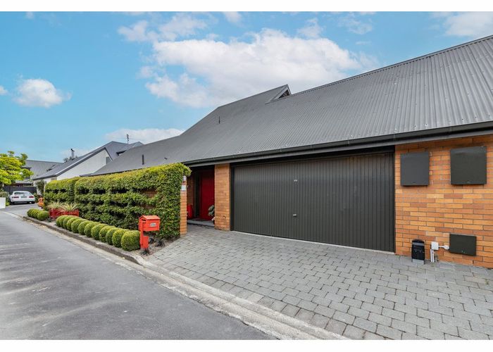  at 2/35 Glenburn Place, Avonhead, Christchurch