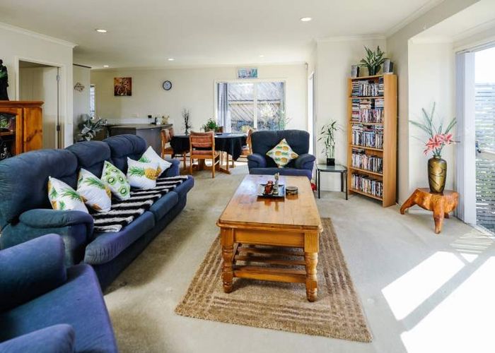  at 8 Rushcreek Street, Westgate, Waitakere City, Auckland