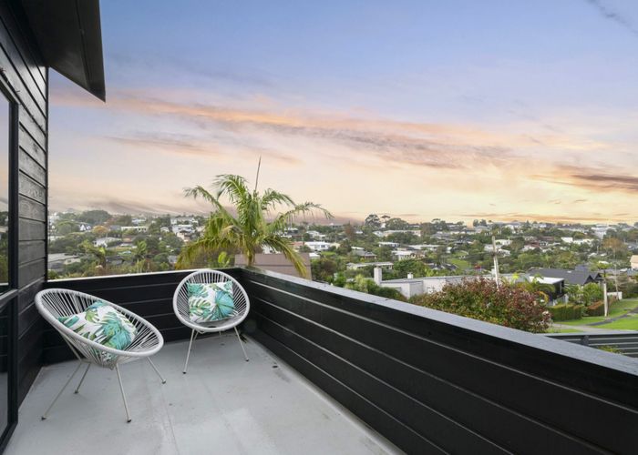 at 2/38 Penzance Road, Mairangi Bay, North Shore City, Auckland