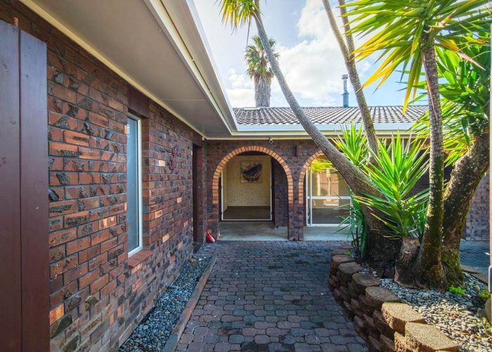  at 9 King Richard Place, Browns Bay, North Shore City, Auckland