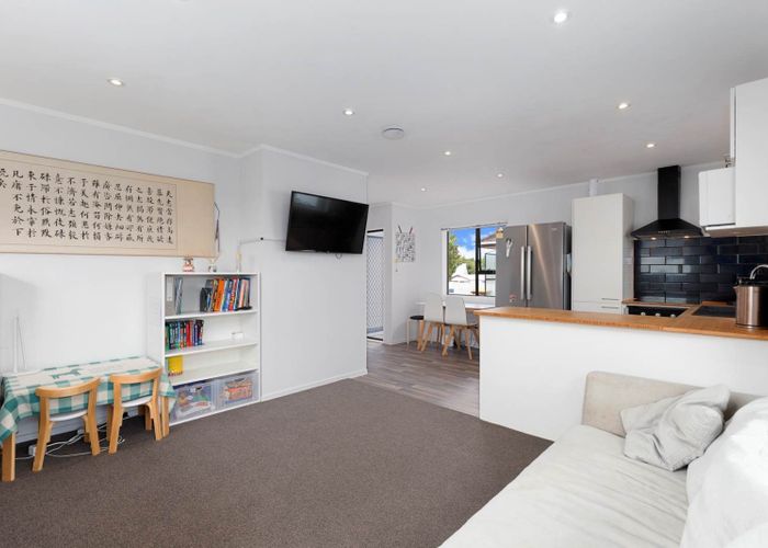  at 2/3 Seaward Place, Wattle Downs, Manukau City, Auckland