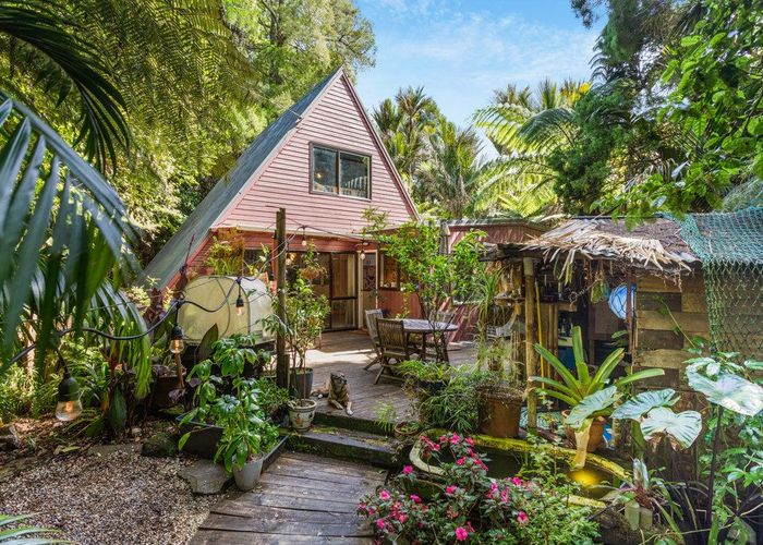  at 828 West Coast Road, Oratia, Waitakere City, Auckland