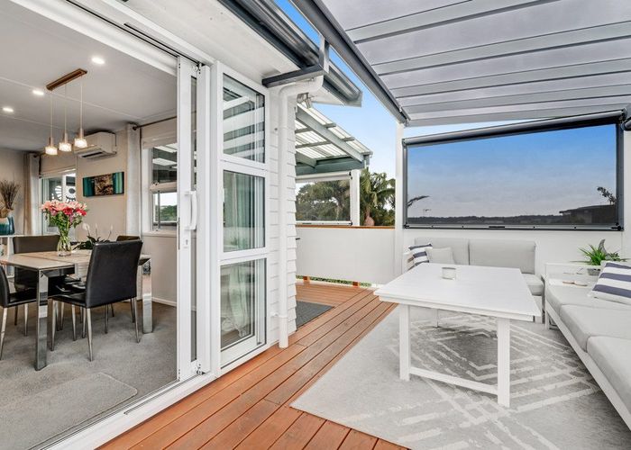  at 1/302 Sunset Road, Windsor Park, North Shore City, Auckland