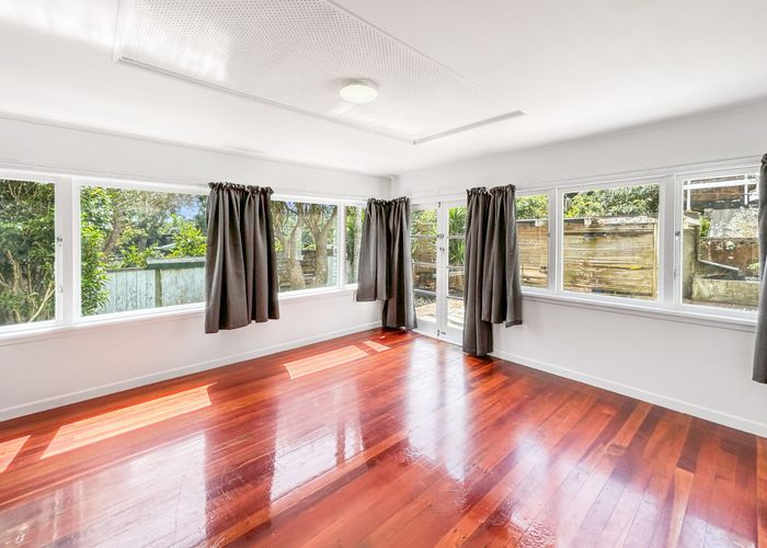  at 77 Kauri Point Road, Laingholm, Auckland