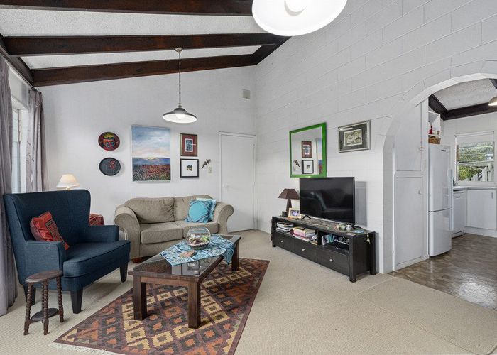  at 1/6 Bronwyn Place, Torbay, Auckland