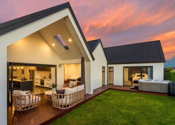  at 14 Nederland Avenue, Burwood, Christchurch City, Canterbury