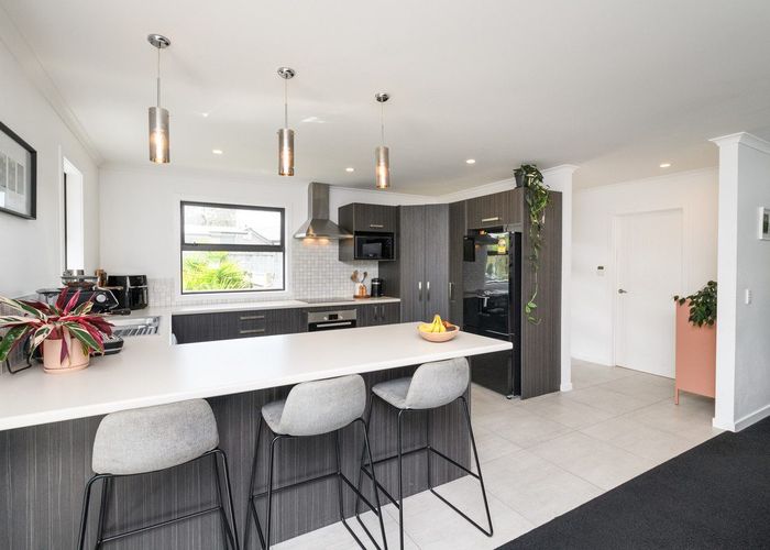  at 33 Galea Grove, Kelvin Grove, Palmerston North