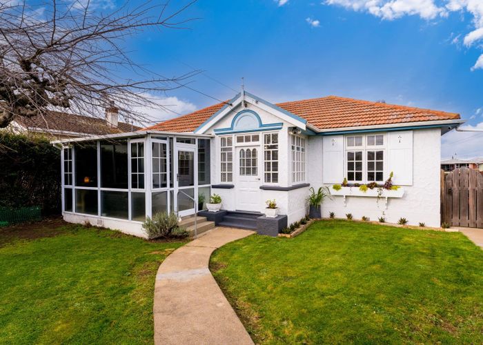  at 19 Mornington Road, Balaclava, Dunedin