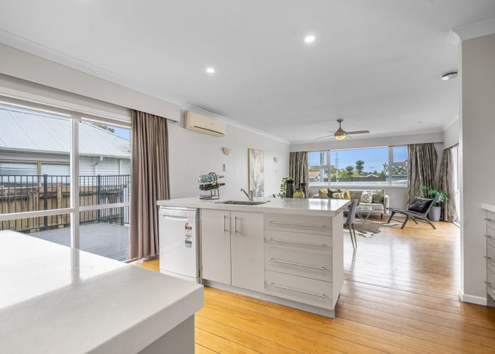  at 1/206 Onewa Road, Birkenhead, North Shore City, Auckland