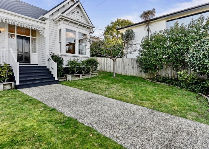  at 8 Leven Street, Roslyn, Dunedin, Otago