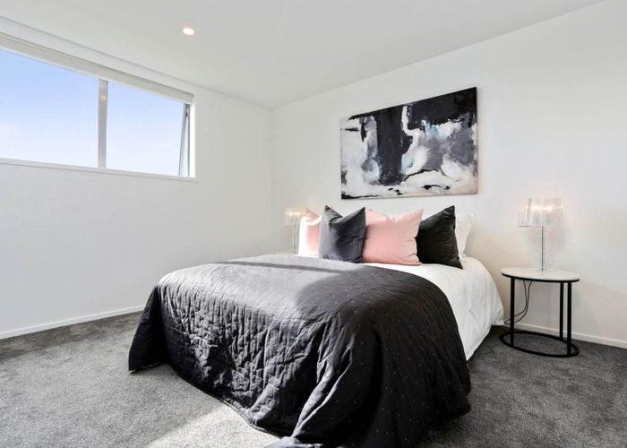  at 6/7 Flanshaw Road, Te Atatu South, Auckland