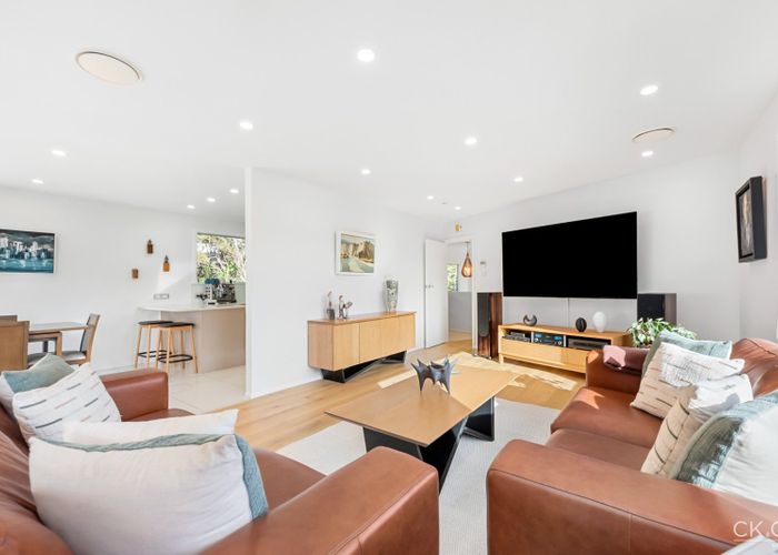  at 212 Whites Line East, Waiwhetu, Lower Hutt, Wellington