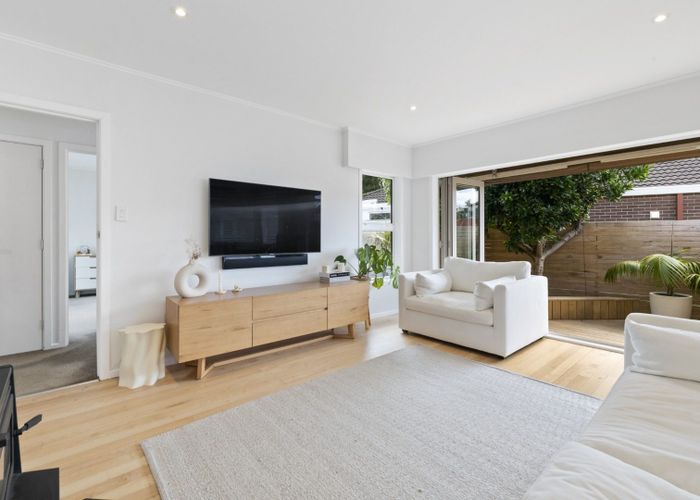  at 2/0 Wolsley Avenue, Milford, Auckland