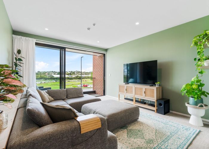  at 8/4 Stables Lane, Millwater, Rodney, Auckland