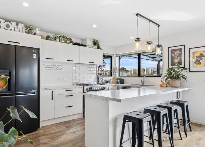  at 32 Northside DR, Waikuku Beach, Waikuku