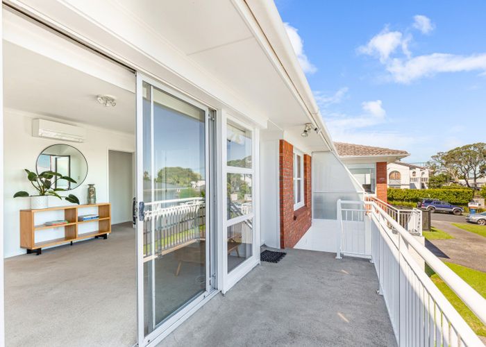  at 2/18 Westwell Road, Belmont, Auckland