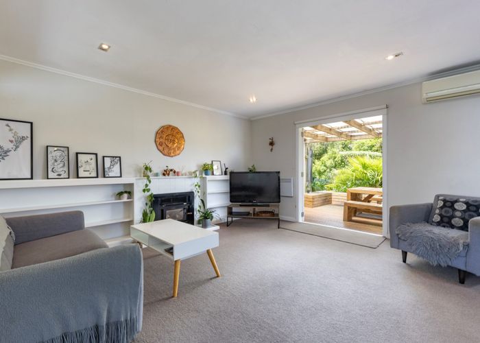  at 4 Highland Avenue, Titirangi, Auckland