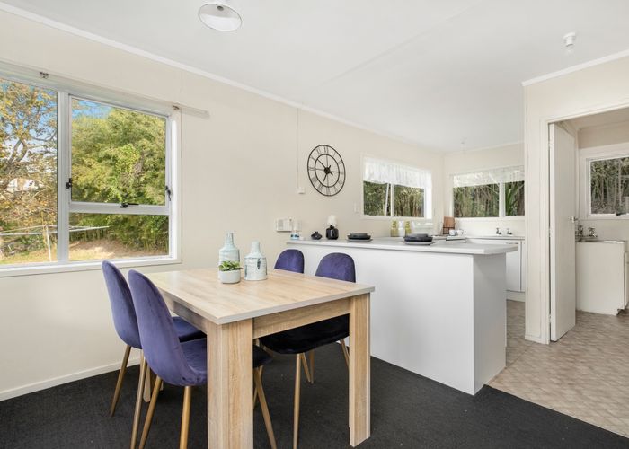  at 2/18 Wattle Road, Sunnyvale, Auckland