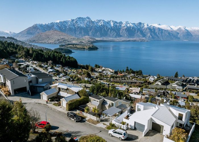  at 7B Von Place, Fernhill, Queenstown