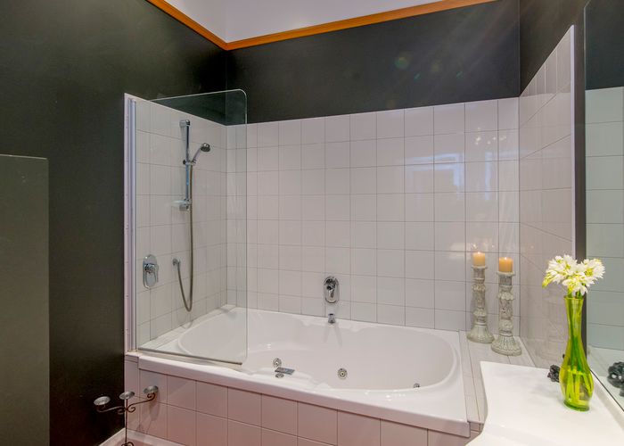  at 44 Eden Street, Island Bay, Wellington
