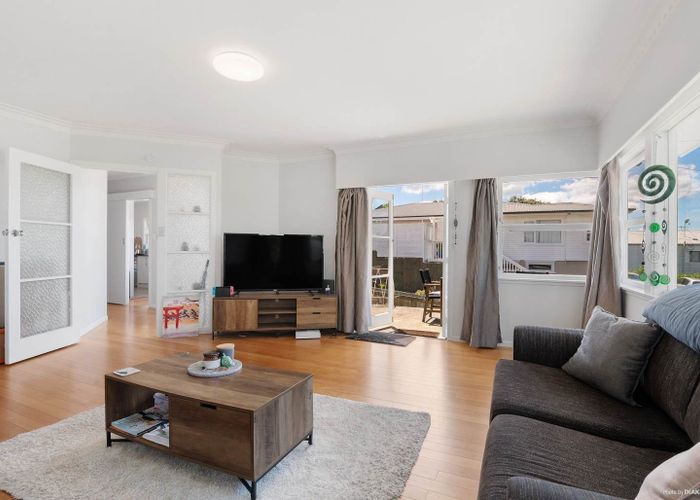  at 37 Park Road, Glenfield, Auckland