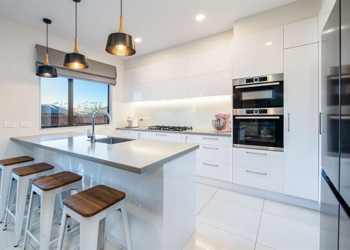  at 3 Stow Place, Henderson, Auckland