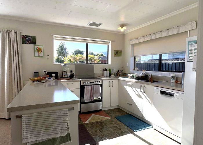  at 8 Selbourne Avenue, Richmond