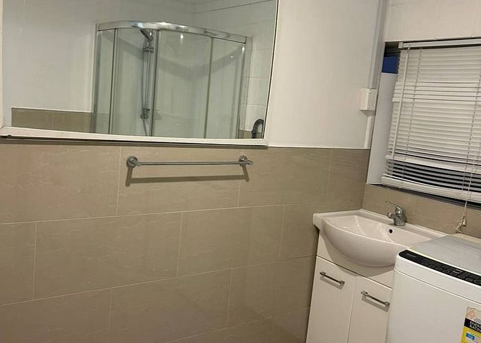  at 1004 East Coast Road, Fairview Heights, North Shore City, Auckland