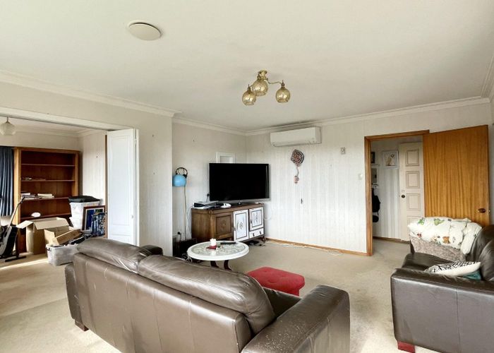  at 9 Montana Place, Merrilands, New Plymouth