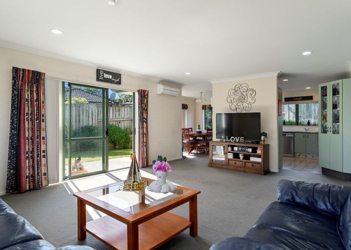  at 8 Brackenburn Drive, Ohauiti, Tauranga