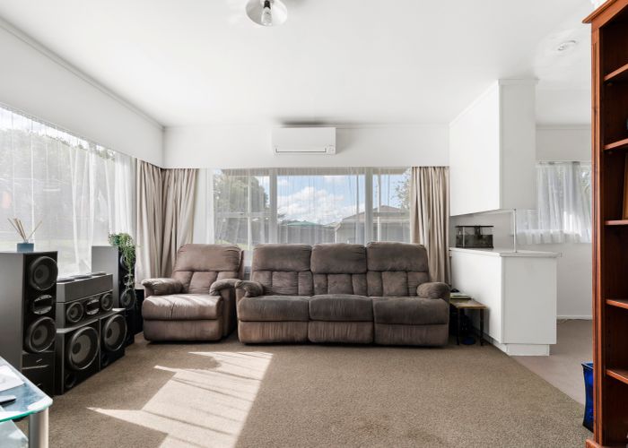  at 2/106 Barrack Road, Mount Wellington, Auckland