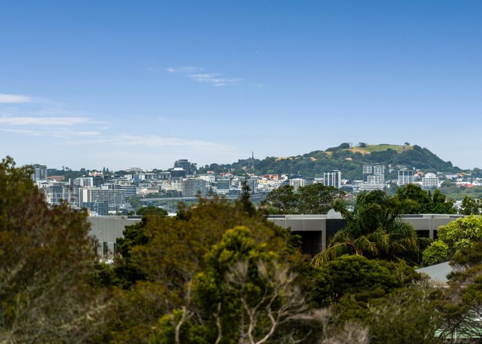  at 4/270 Onewa Road, Birkenhead, Auckland