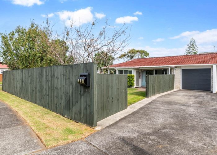  at 2/67 Edgewater Drive, Pakuranga, Manukau City, Auckland