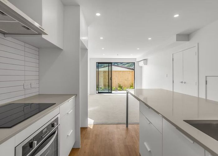  at 8/27 Main Road, Wainuiomata, Lower Hutt, Wellington