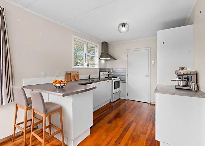  at 6B Waikaremoana Place, Pakuranga Heights, Manukau City, Auckland