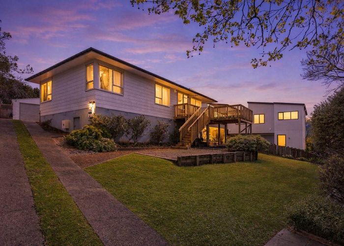  at 31 Mirrabooka Avenue, Botany Downs, Manukau City, Auckland