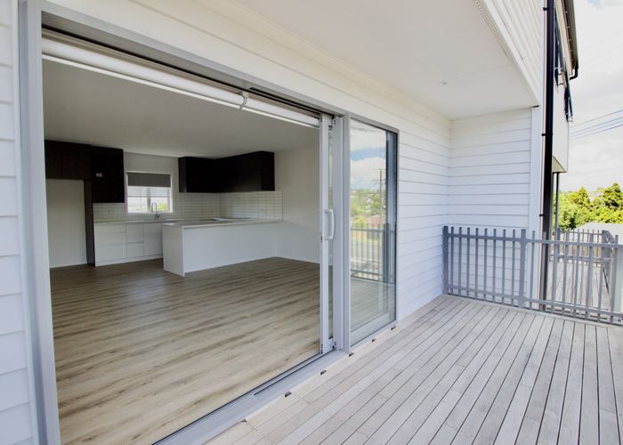  at 2/94 Target Road, Totara Vale, North Shore City, Auckland