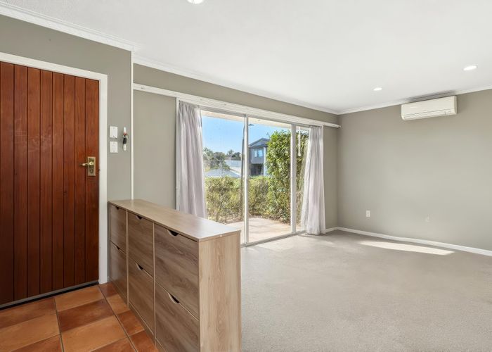  at 4 Splitt Avenue, Glenview, Hamilton